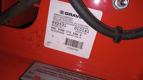 Image of Gravely Pro-Turn 572 equipment image 3