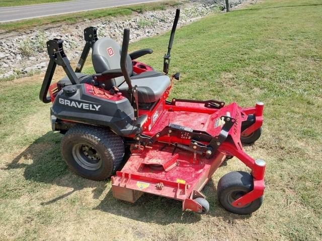 Image of Gravely Pro-Turn 60 equipment image 2