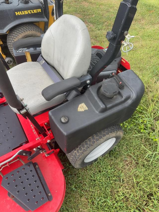 Image of Gravely Pro-Turn 60 equipment image 2