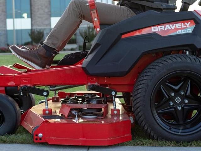 Image of Gravely Pro-Turn 600 equipment image 1