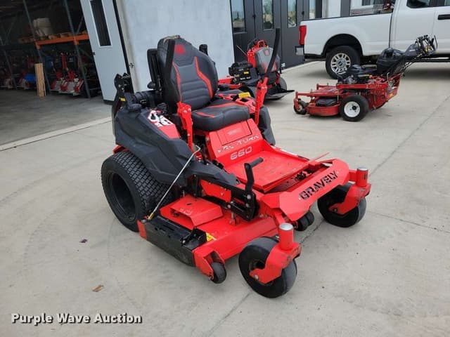 Image of Gravely Pro-Turn 660 equipment image 2