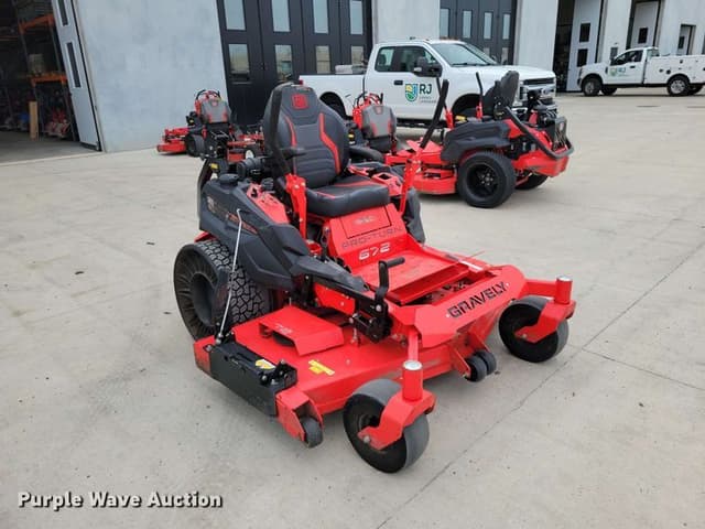 Image of Gravely Pro Turn 272 equipment image 2
