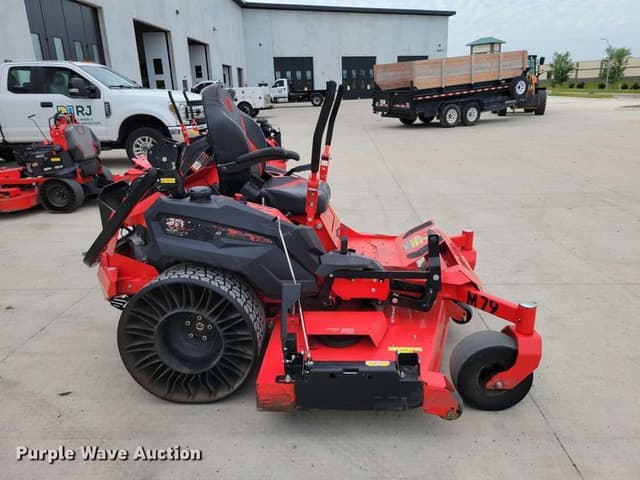 Image of Gravely Pro Turn 272 equipment image 3