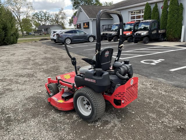 Image of Gravely Pro-Turn 152 equipment image 2