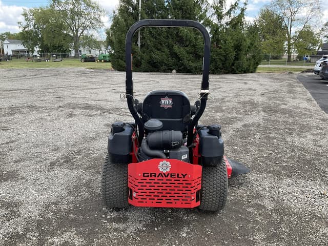 Image of Gravely Pro-Turn 152 equipment image 3