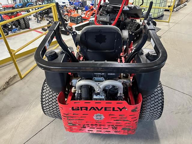 Image of Gravely Pro-Turn 260 equipment image 3