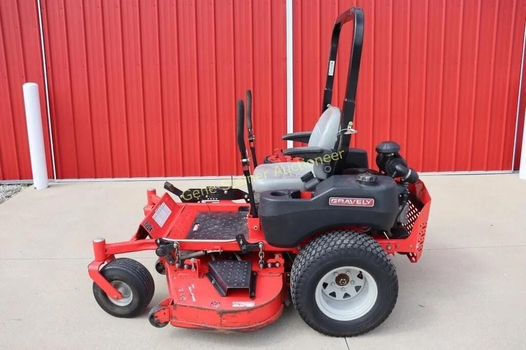 Gravely Pro-Turn 260 Equipment Image0