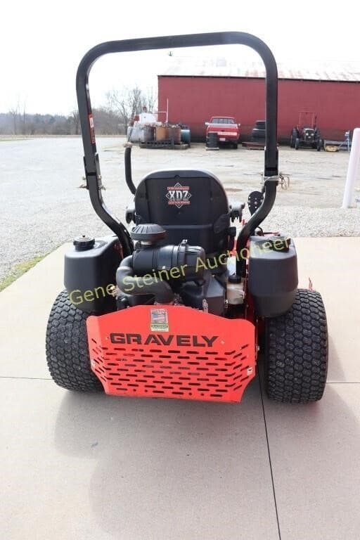 Image of Gravely Pro-Turn 260 equipment image 2