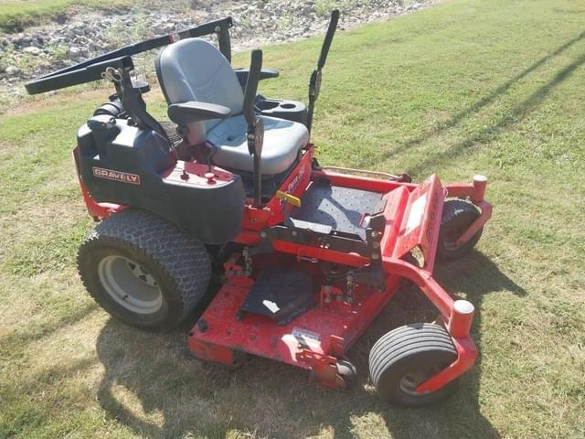 Image of Gravely Pro-Turn 260 equipment image 2