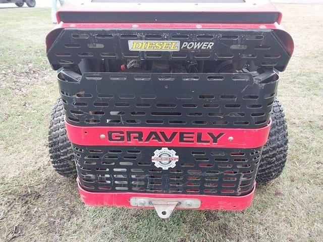 Image of Gravely Pro-Turn 460 equipment image 4