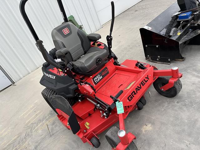 Image of Gravely Pro-Turn 460 equipment image 2
