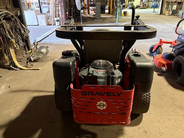 Image of Gravely Pro-Turn 52 equipment image 2