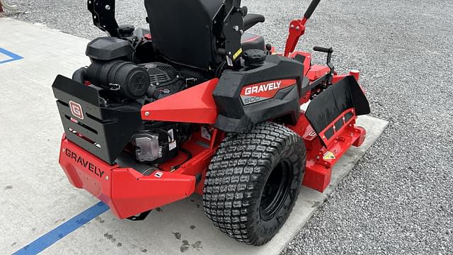 Image of Gravely Pro-Turn 560 equipment image 2