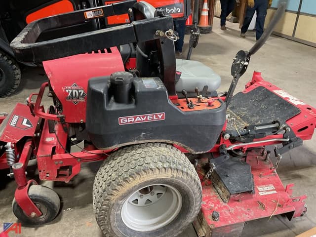 Image of Gravely Pro-Master 260 equipment image 2
