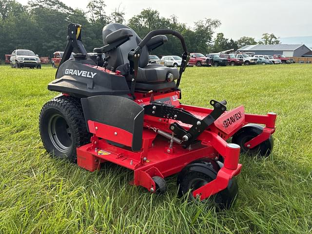 Image of Gravely Pro-Turn 260 equipment image 2
