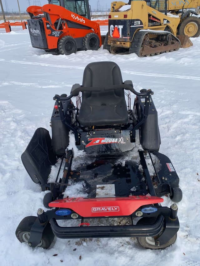 Image of Gravely ZT2044 equipment image 2
