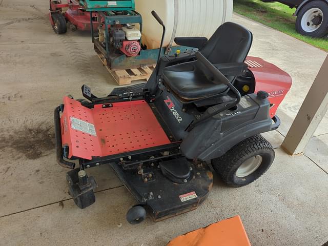 Image of Gravely ZT2352 equipment image 2