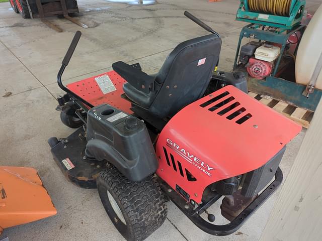 Image of Gravely ZT2352 equipment image 3