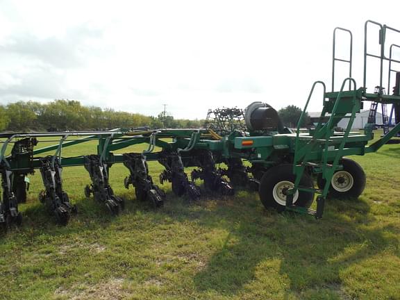 Image of Great Plains 12 Row Stack fold equipment image 4
