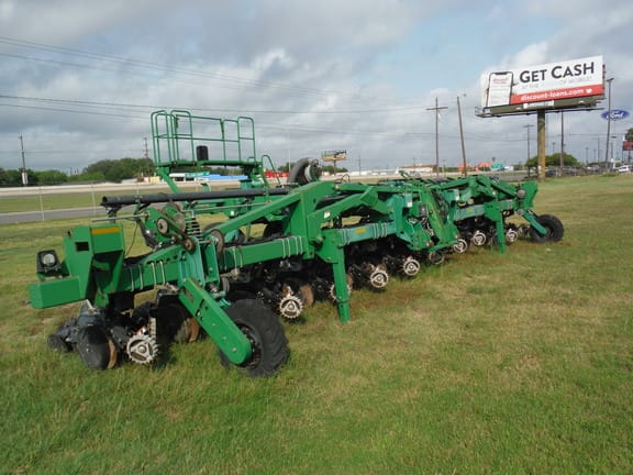2012 Great Plains 12 Row Stack fold Equipment Image0