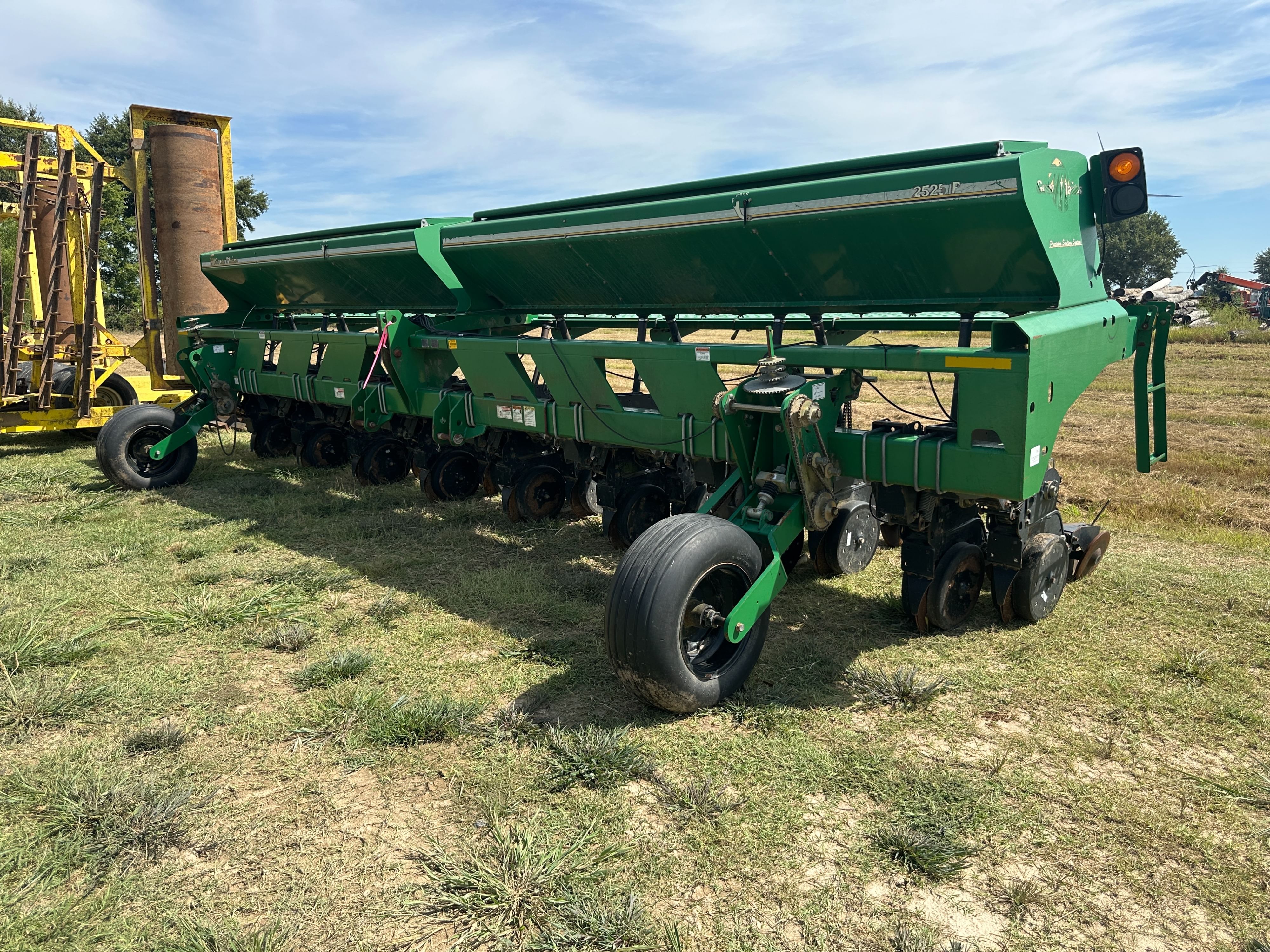 Great Plains 2525P Equipment Image0