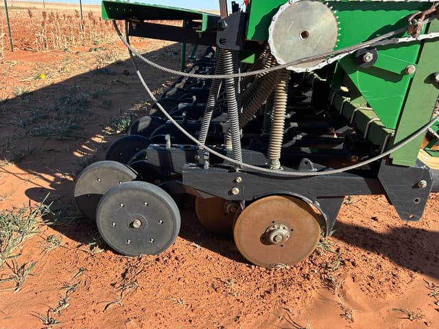 Image of Great Plains 2700 equipment image 2