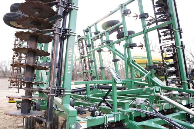 Image of Great Plains 8328DV equipment image 1