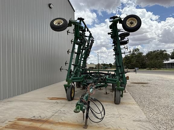 Image of Great Plains 8332 equipment image 2