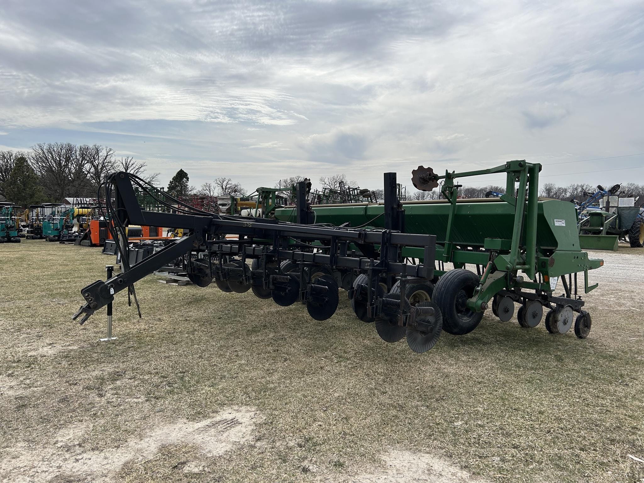 Great Plains Solid Stand 2000 Equipment Image0