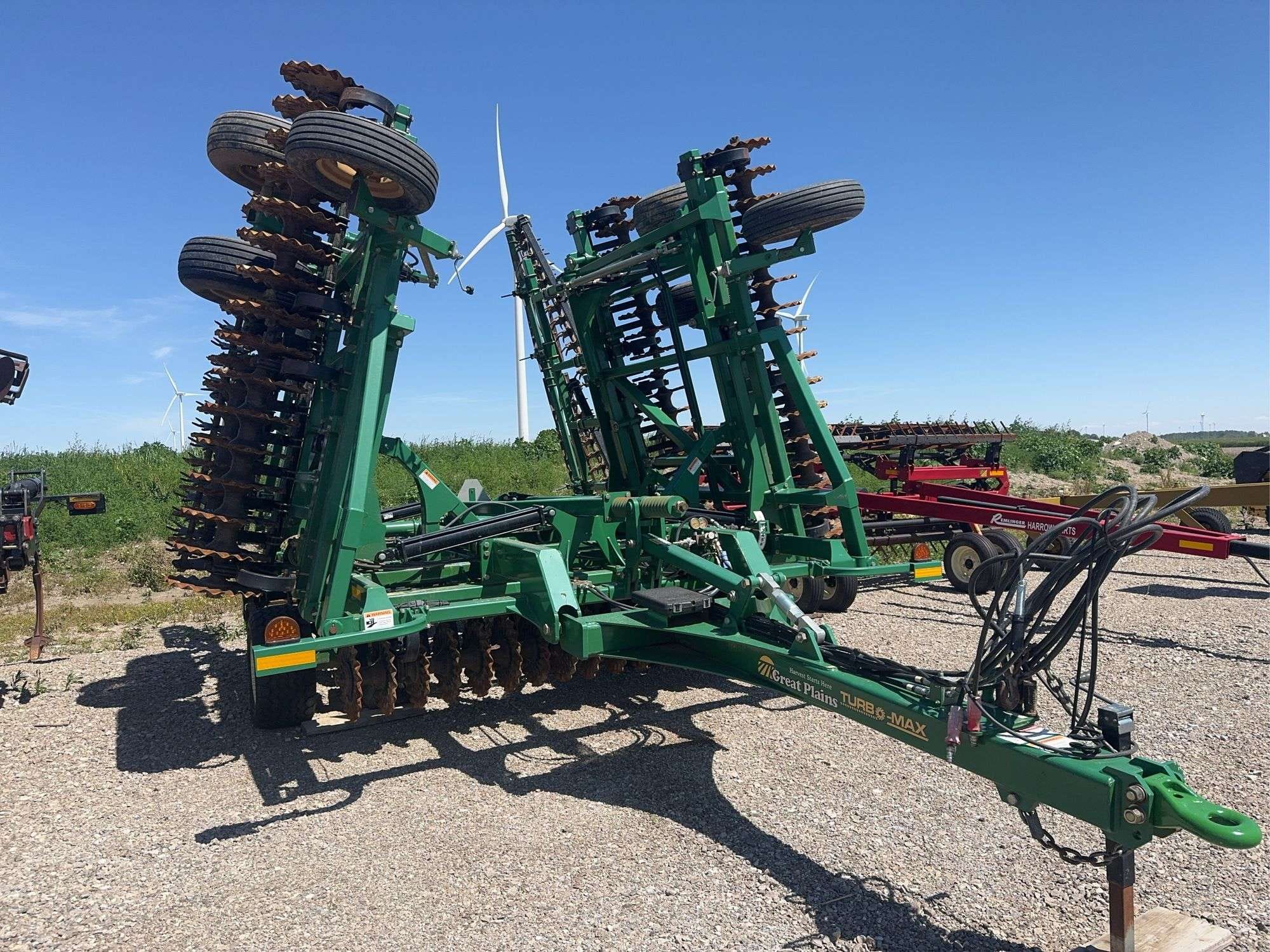 2019 Great Plains 3000TM Equipment Image0