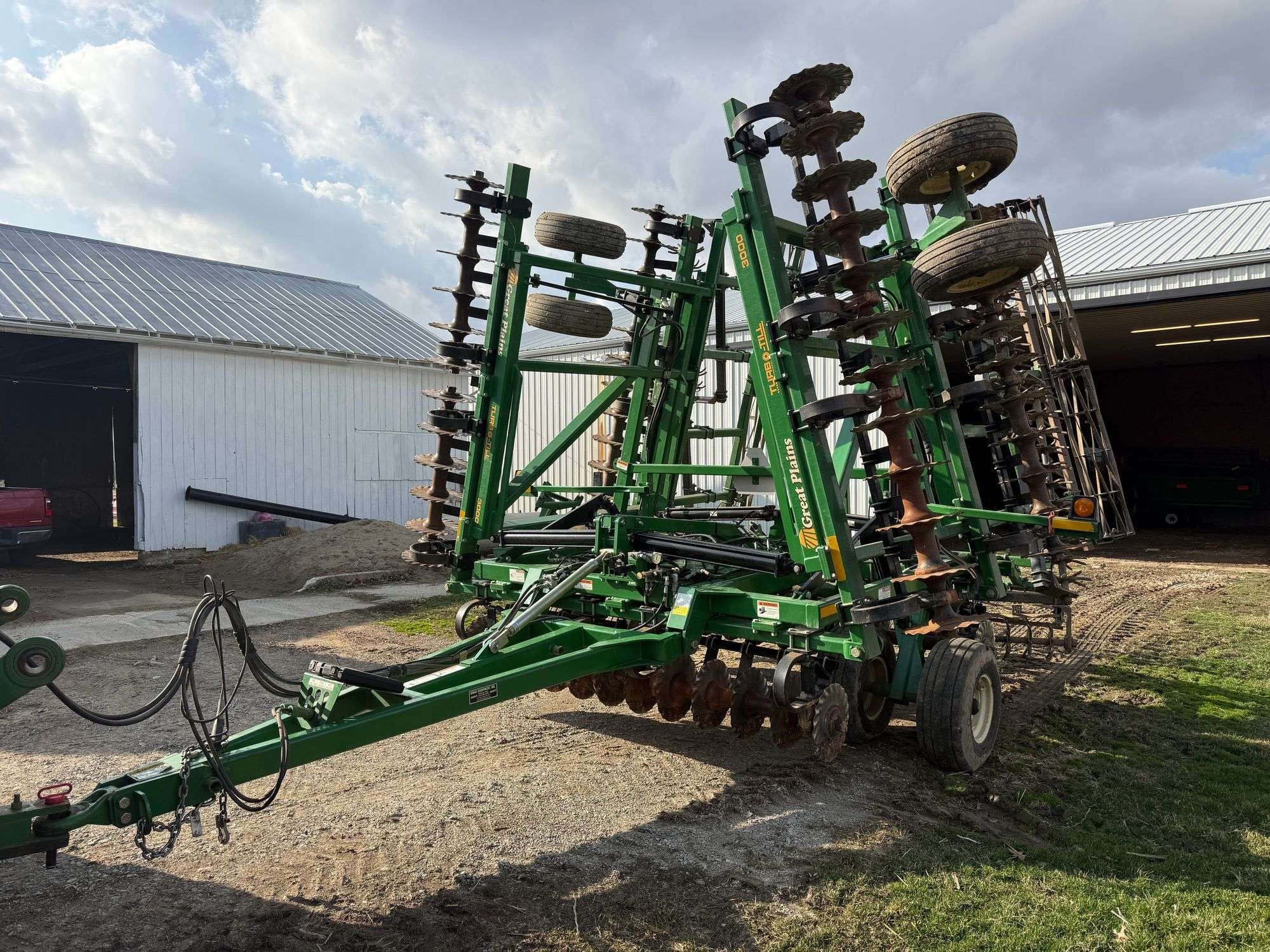 Great Plains 3000TT Equipment Image0