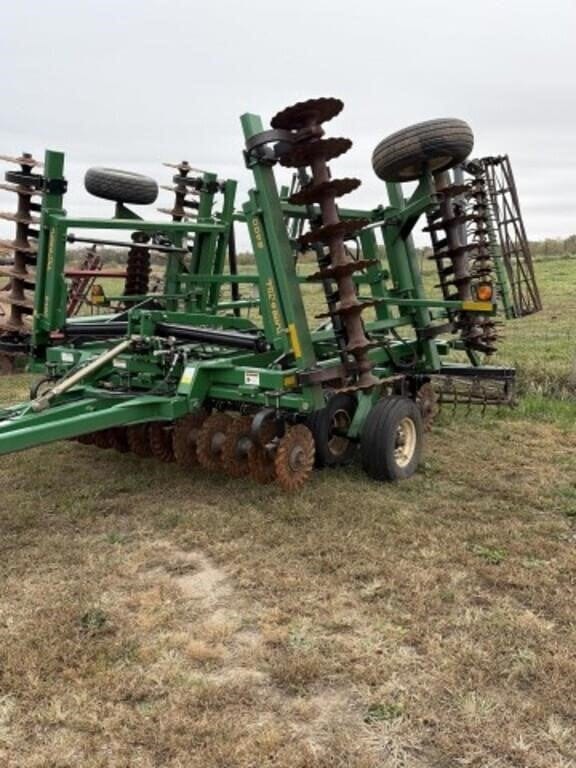 Great Plains 2400TT Equipment Image0