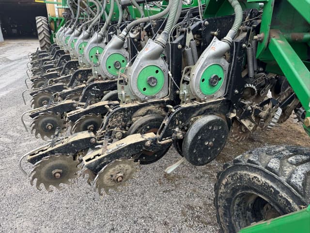 Image of Great Plains YP1625-32TR equipment image 3