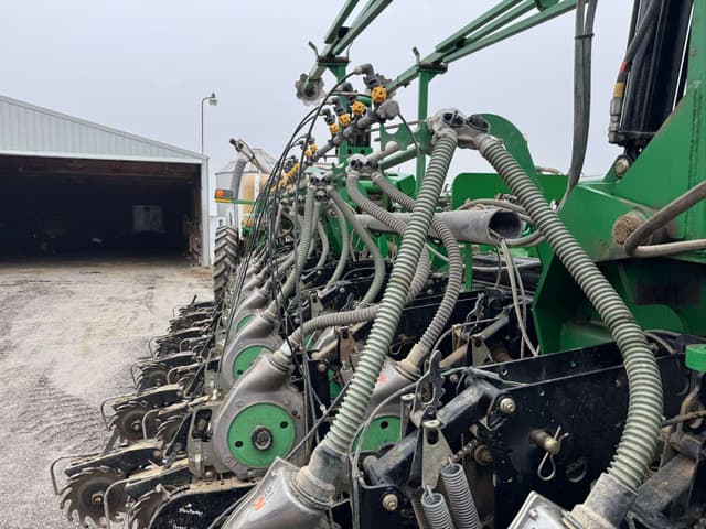 Image of Great Plains YP1625-32TR equipment image 2