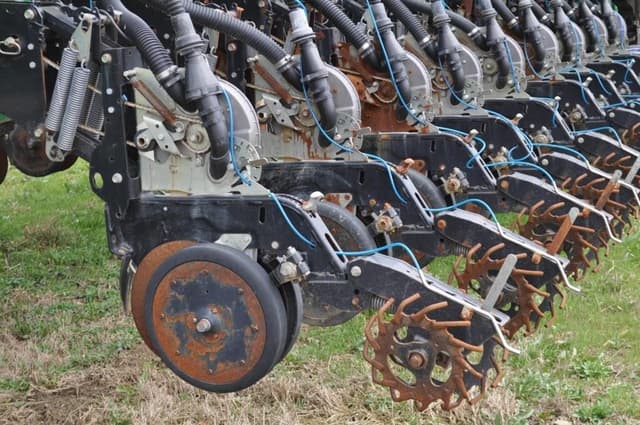 Image of Great Plains YP2425 equipment image 2