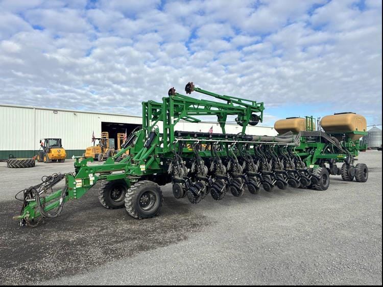 Great Plains YP2425A-4715 Equipment Image0