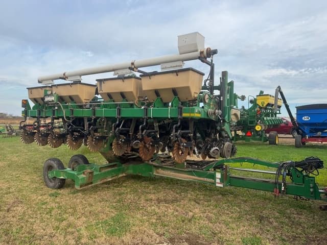 Image of Great Plains YP825R equipment image 1