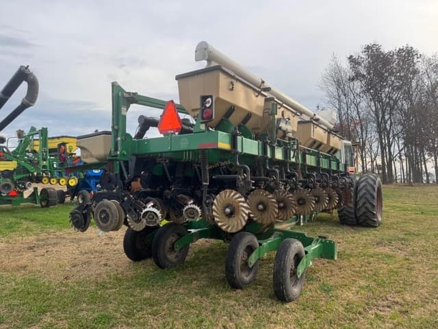 Image of Great Plains YP825R equipment image 2