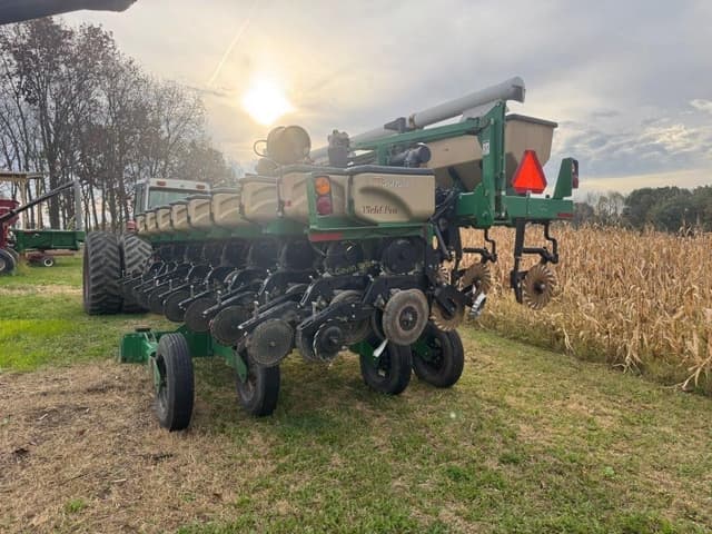 Image of Great Plains YP825R equipment image 4