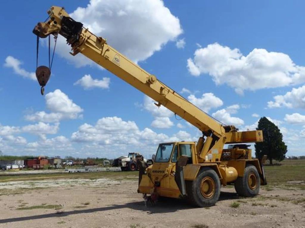 SOLD - Grove RT58D Lot No. 6893 Construction with 6,374 Hrs | Tractor Zoom