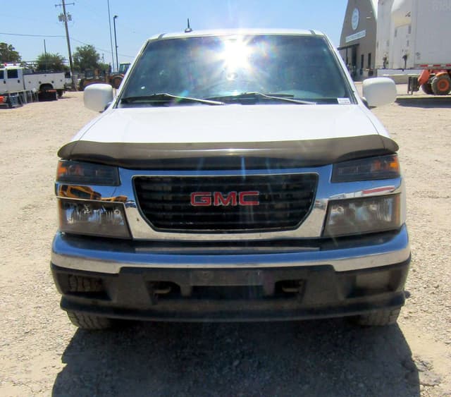Image of GMC Canyon equipment image 2