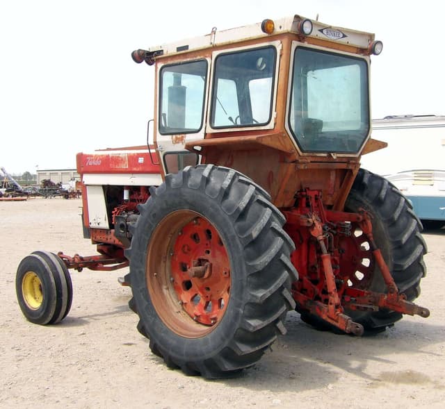 Image of International Harvester 1066 equipment image 4