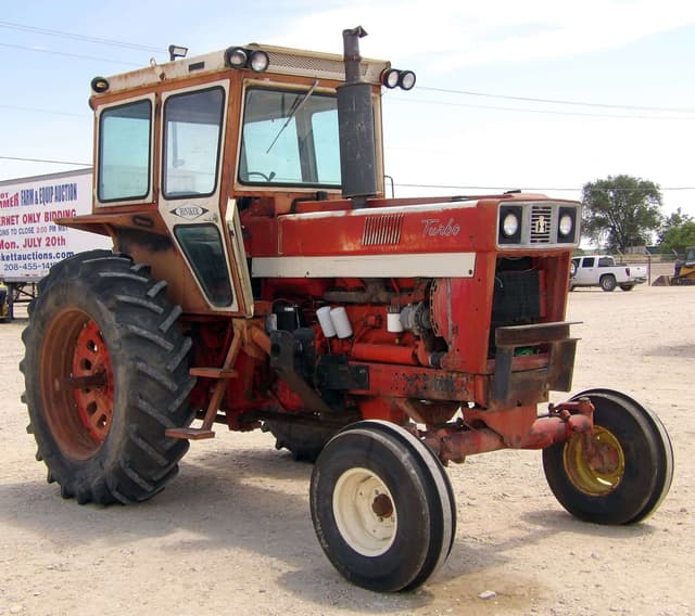 Image of International Harvester 1066 equipment image 1
