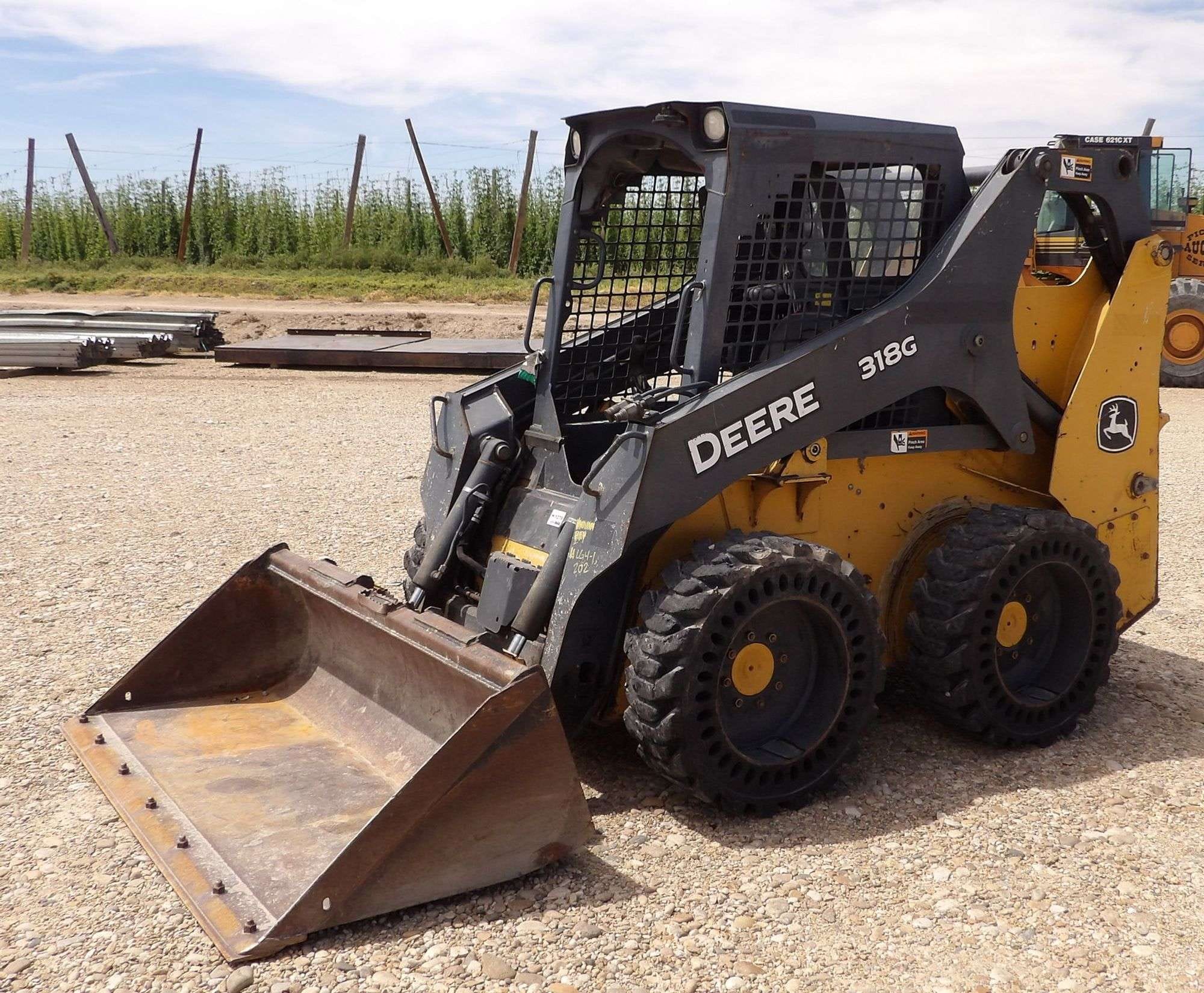 John Deere 318G Equipment Image0