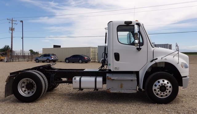 Image of Freightliner M2 equipment image 1