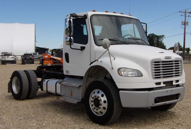 Image of Freightliner M2 equipment image 2