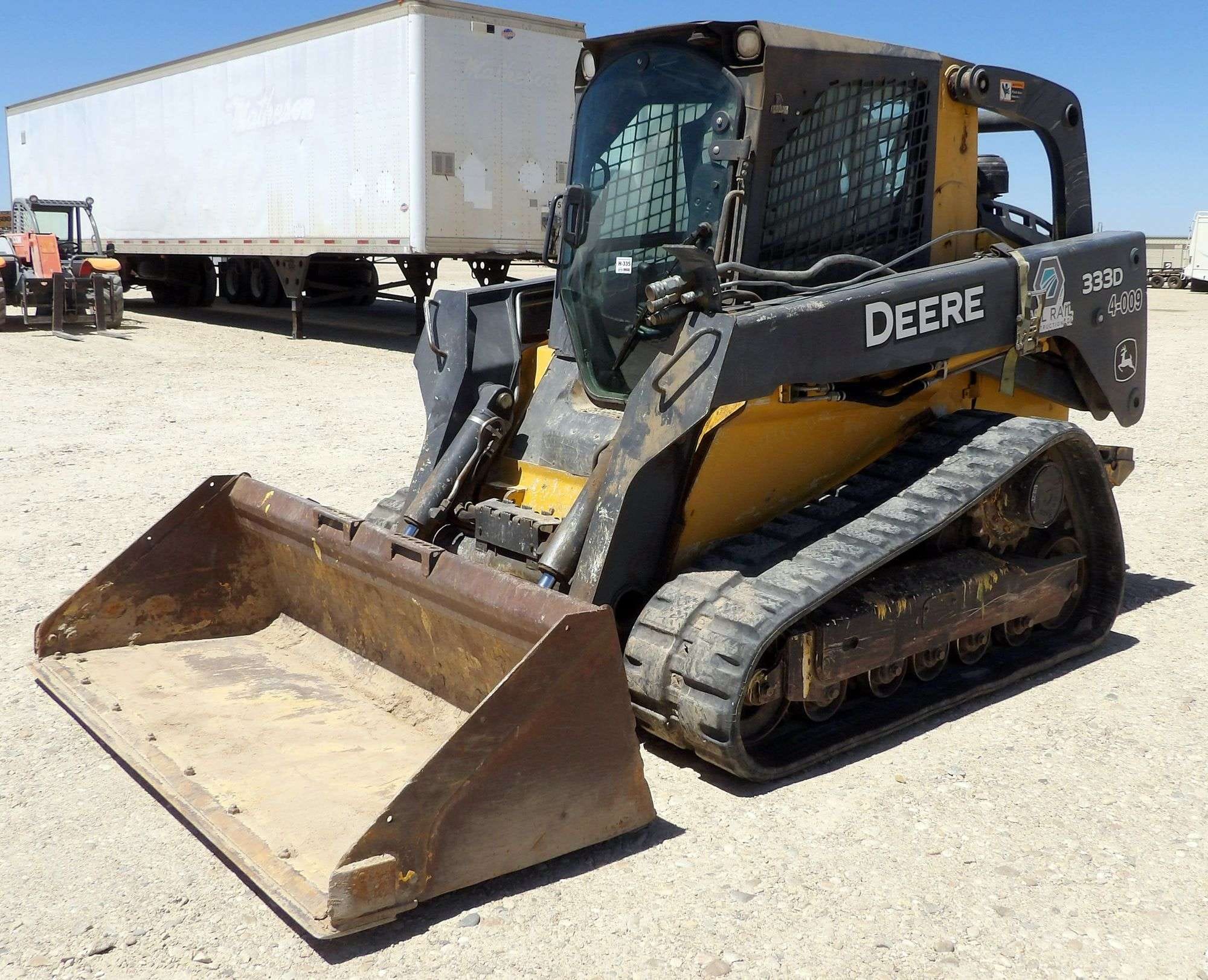 John Deere 333D Equipment Image0
