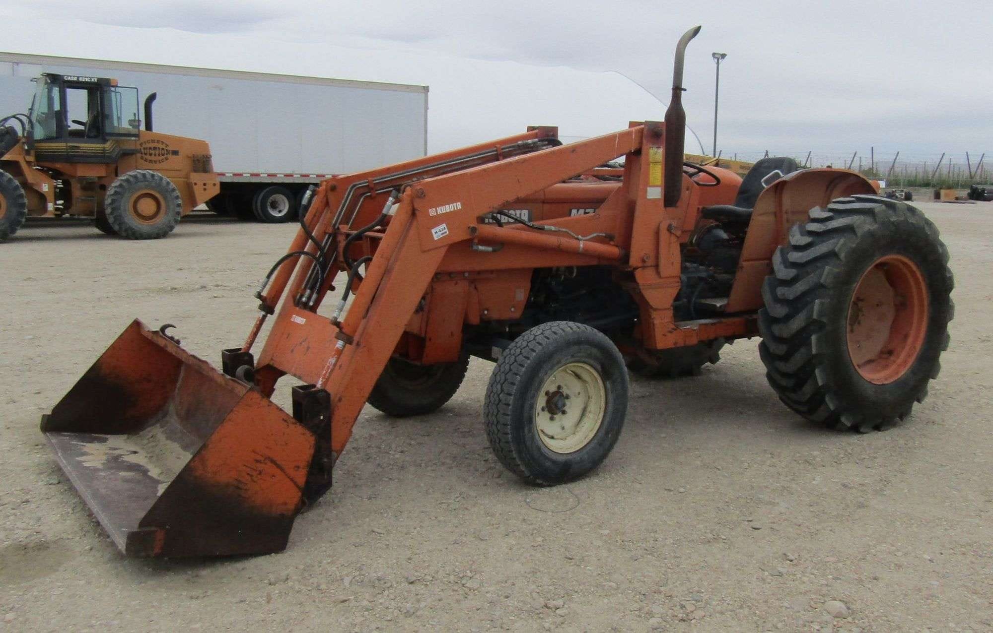 Kubota M7500 Equipment Image0