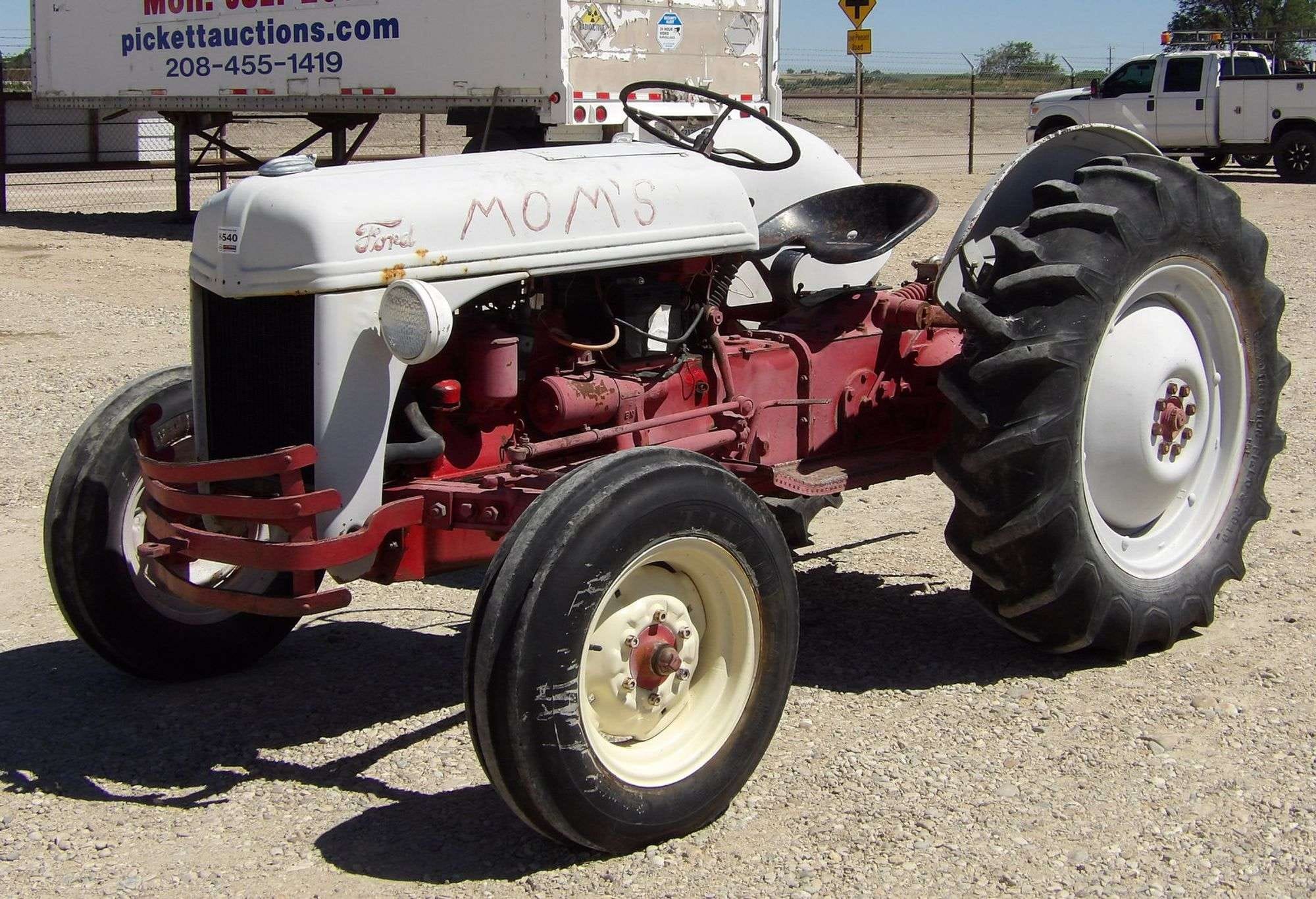 Ford 8N Equipment Image0
