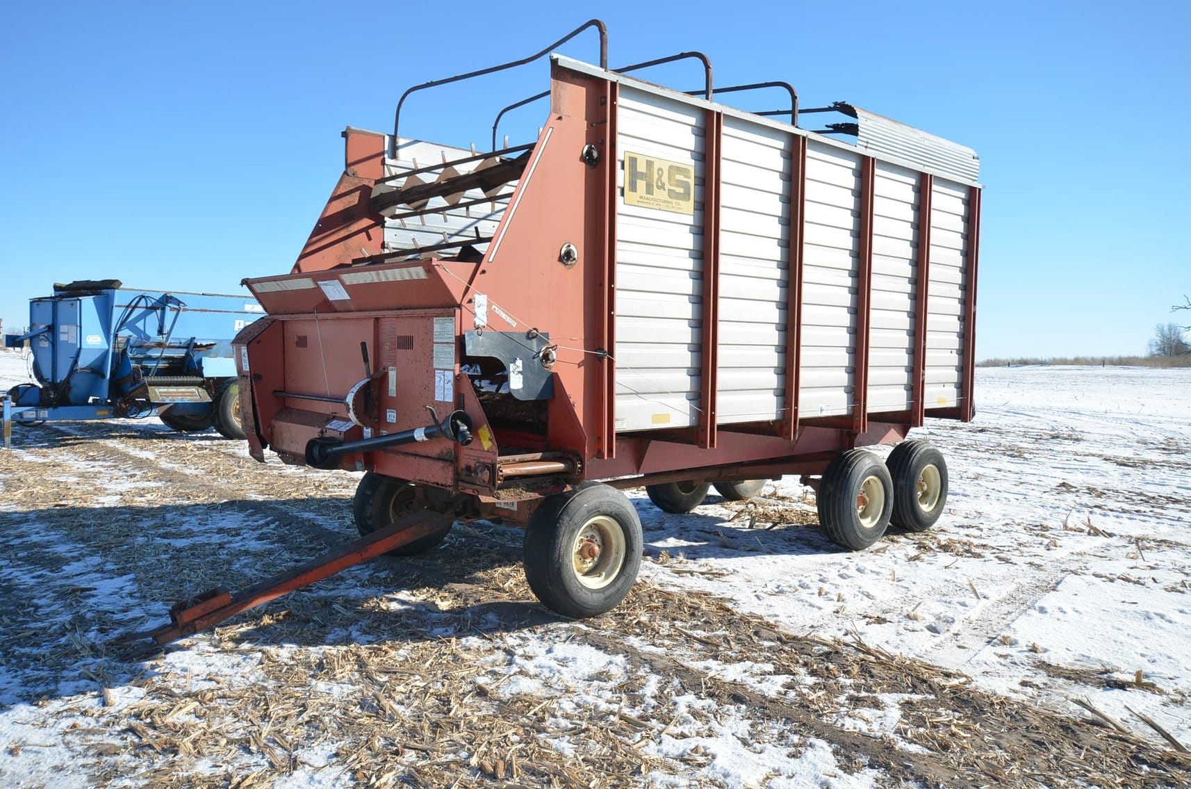 H&S 7+4 Equipment Image0